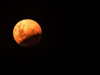 lunar-eclipse-GettyImages-930083724